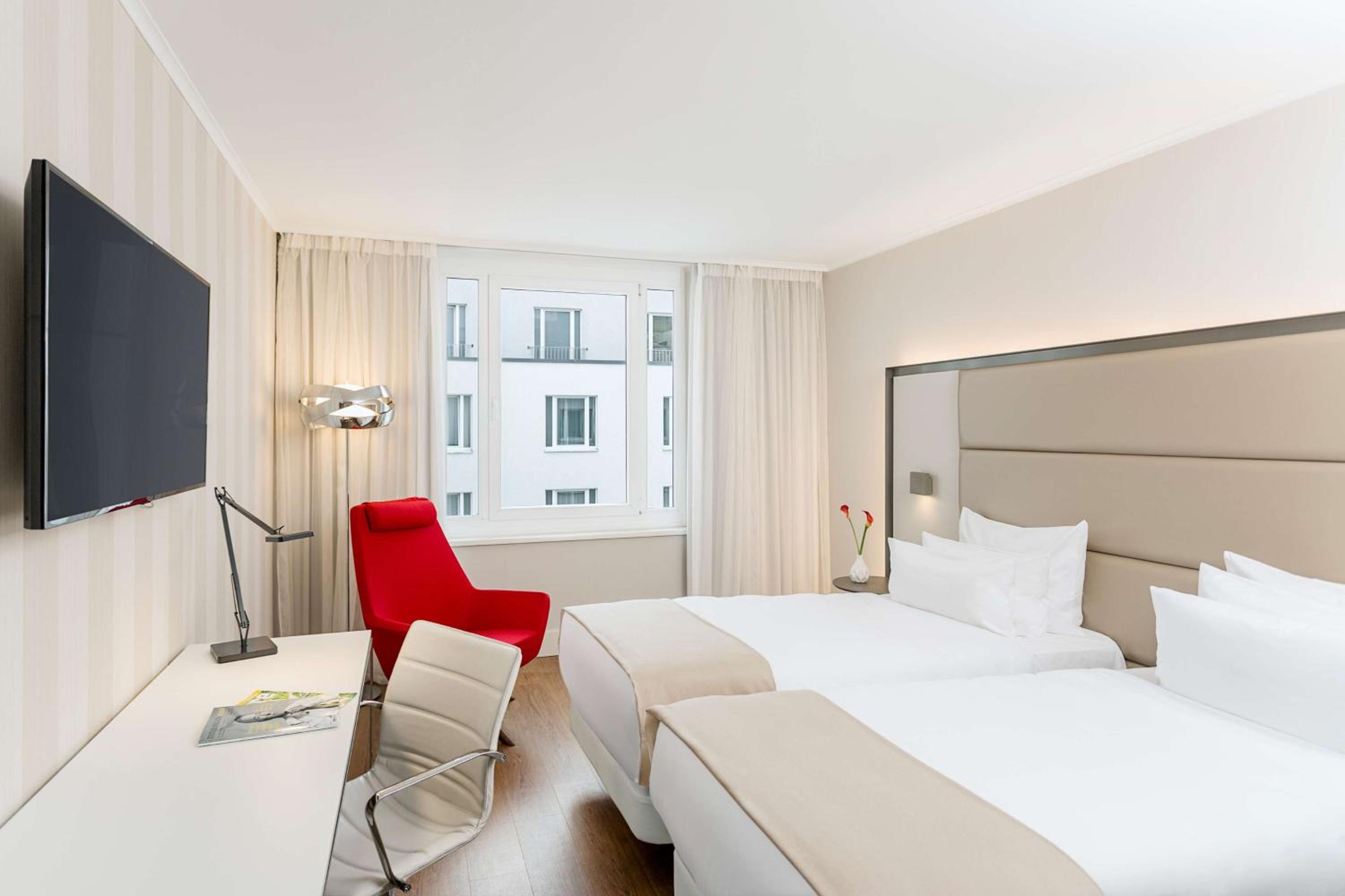Premium, King Bed, NH Collection Berlin Mitte am Checkpoint Charlie 3/10