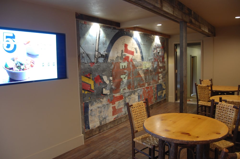 Days Inn and Suites by Wyndham Downtown Missoula-University 35/66