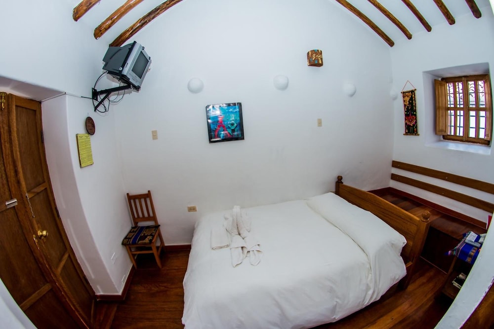 Hostal El Grial 11/53