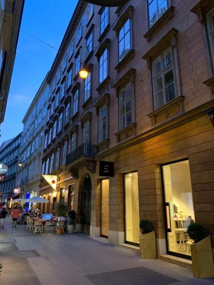 Kimi Apartments 38/50