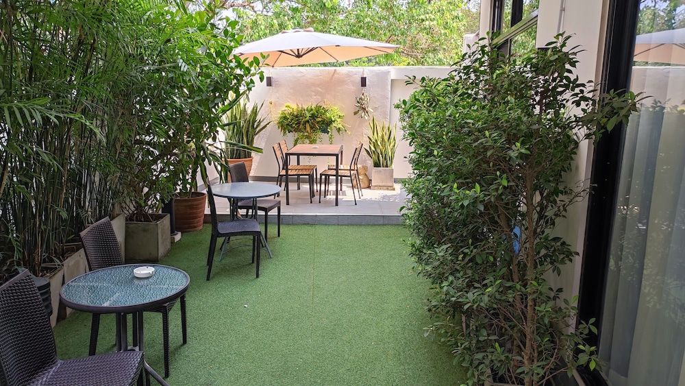 Montha Hotel 43/46