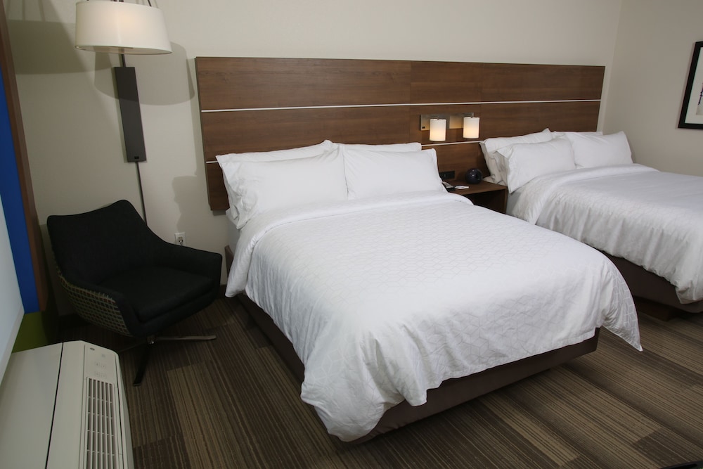 Holiday Inn Express Mccook 16/45