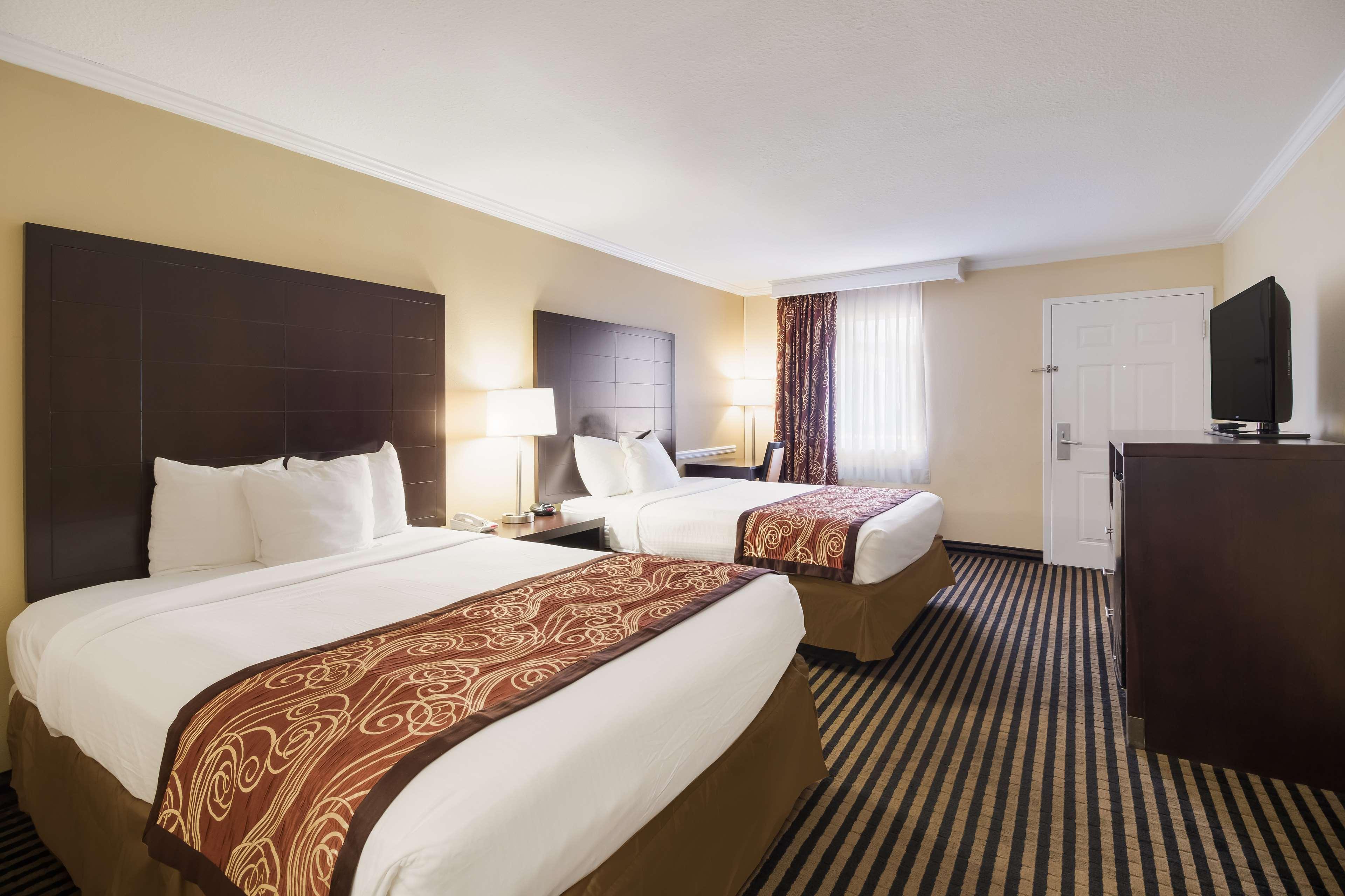 Connecting, 2 Double Beds, Accessible