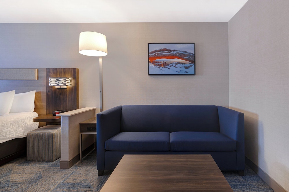 Holiday Inn Express Suites Moab 41/63
