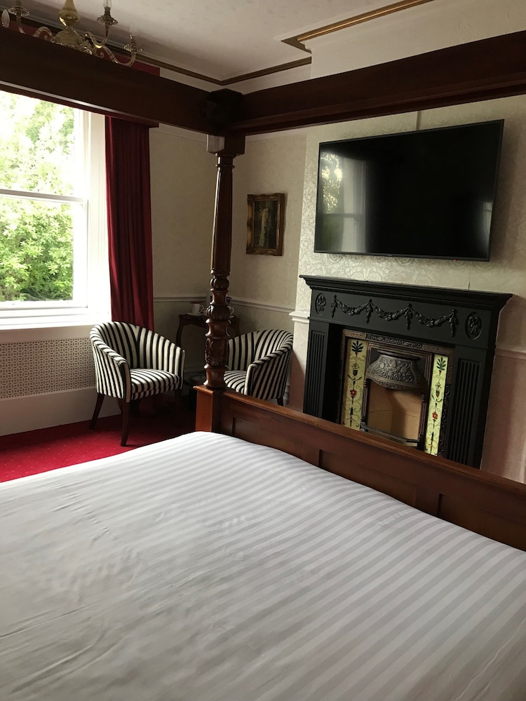 Brook Hall Hotel 25/66