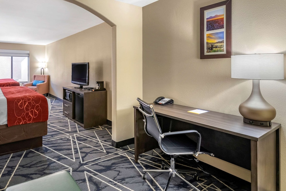 Comfort Inn & Suites Lubbock West 33/34