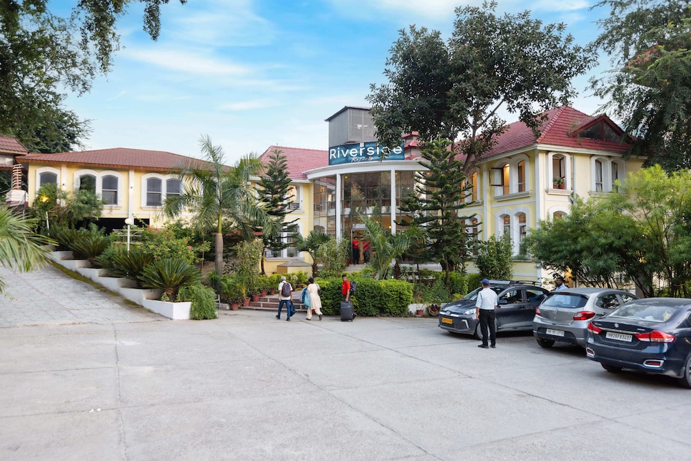 Riverside Resort 37/49