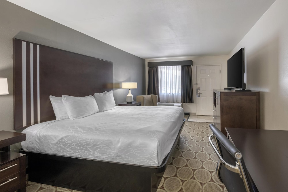 غرفة قياسية بسرير كينج للمدخنين، Best Western Pahrump Oasis 3/5