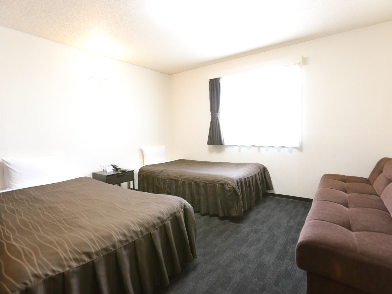 ROOM, TWIN BEDS