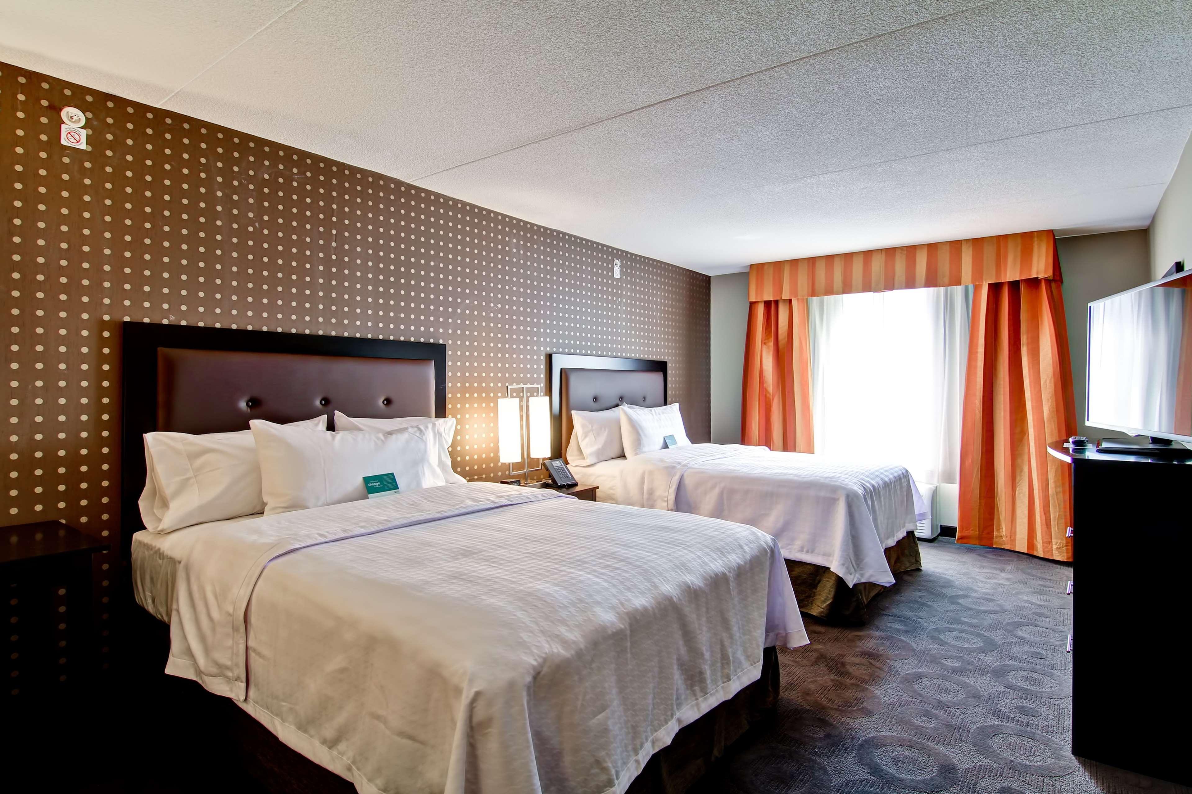 2 Bedrooms, Suite, King Bed, 2 Queen Beds, 2 Bathrooms