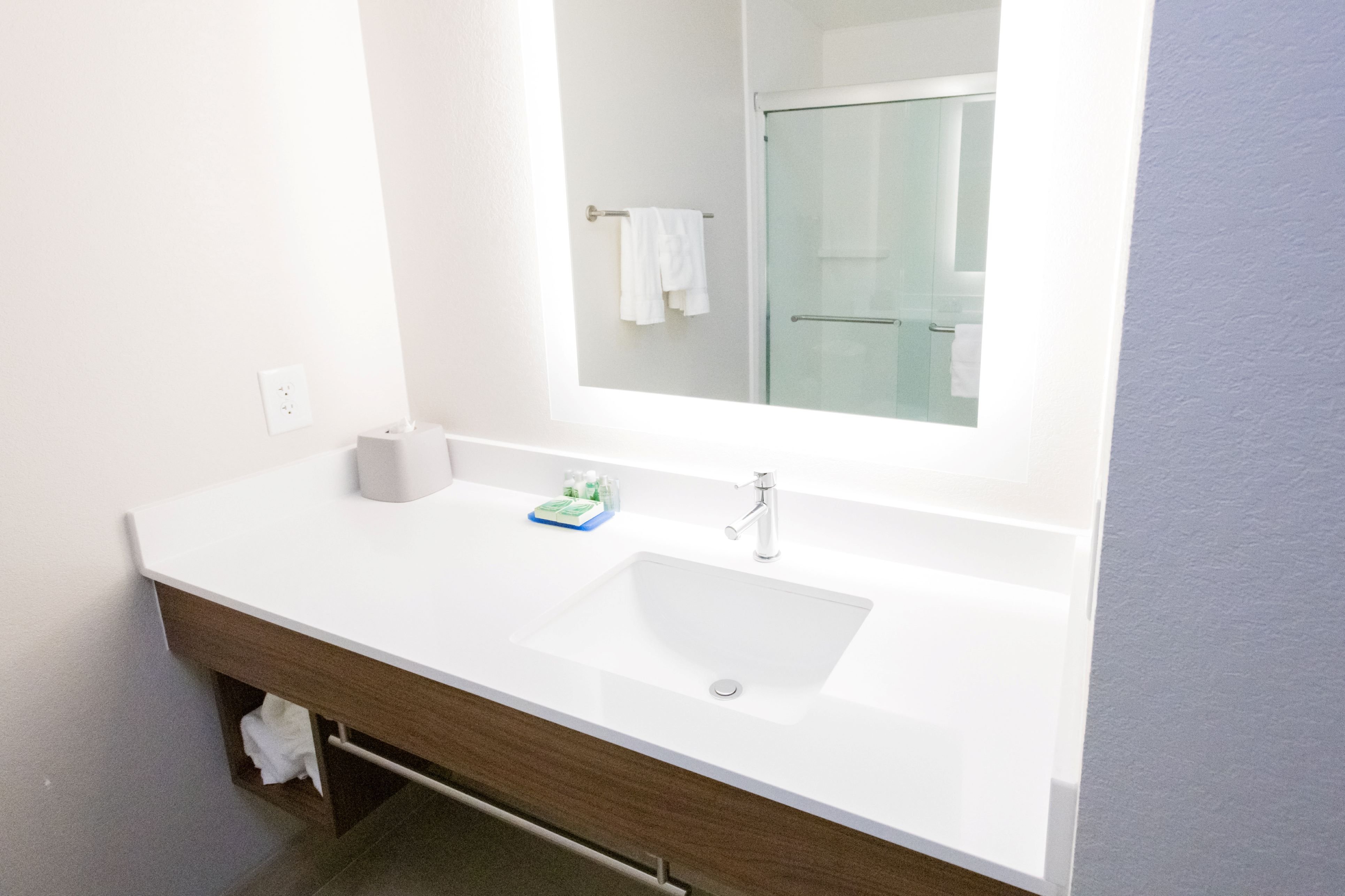 Holiday Inn Express Hotel Suites Lexington Nw the Vineyard 50/50