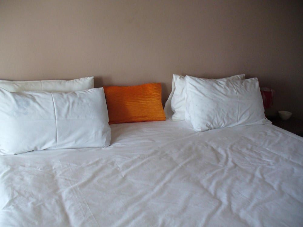 Flossie S Bed And Breakfast 16/32