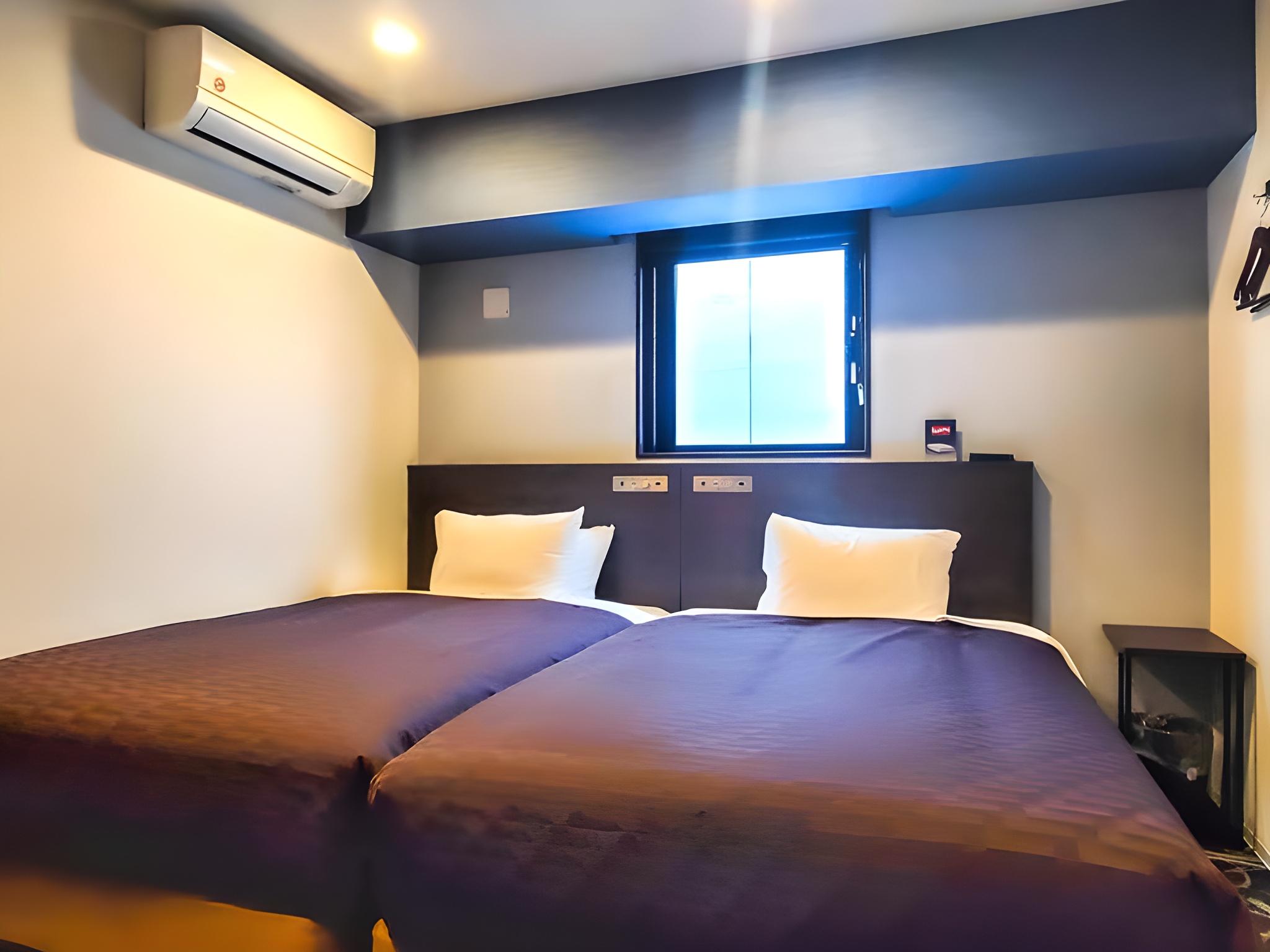 STANDARD, TWIN BEDS