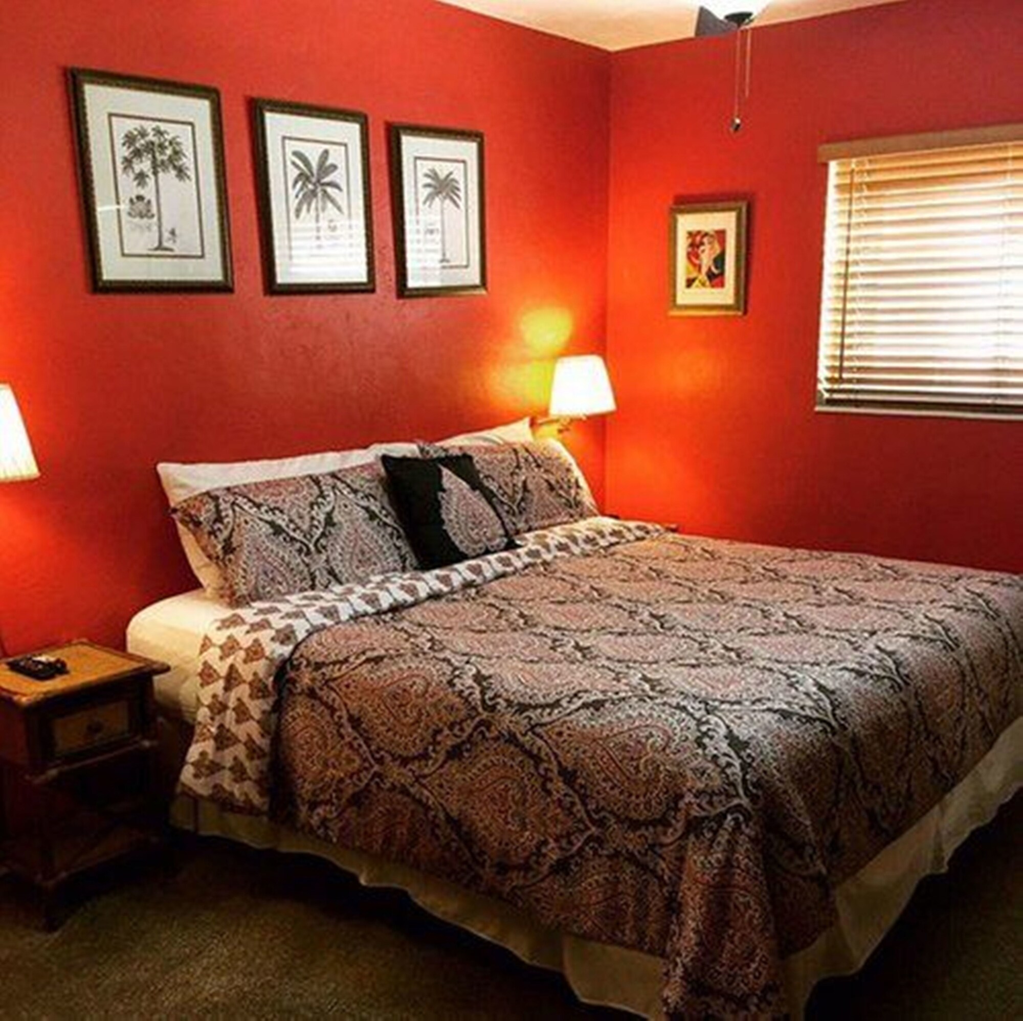 DELUXE, KING BED