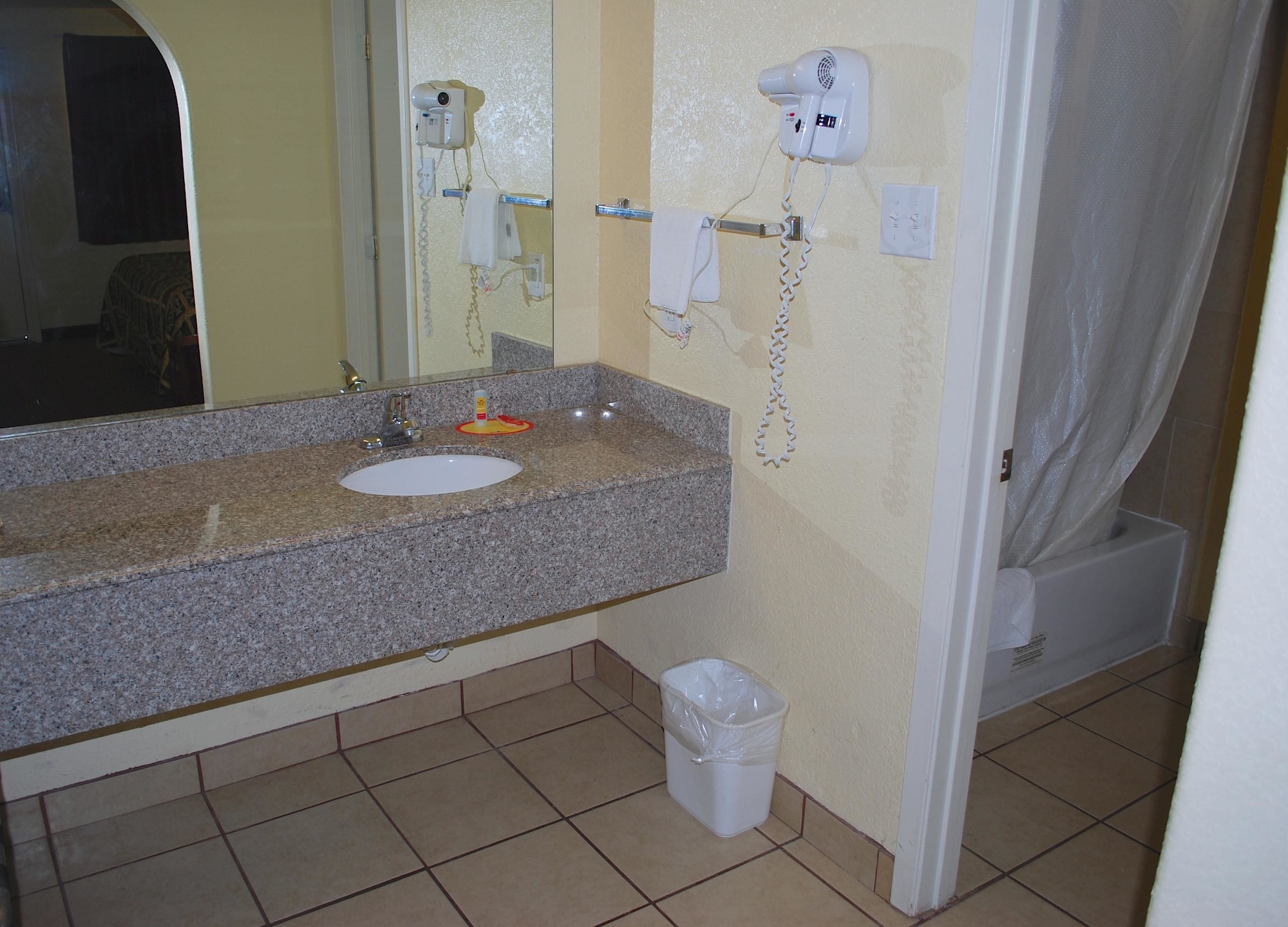 غرفة قياسية بسريرين مزدوجين، Econo Lodge San Marcos University Area 2/3