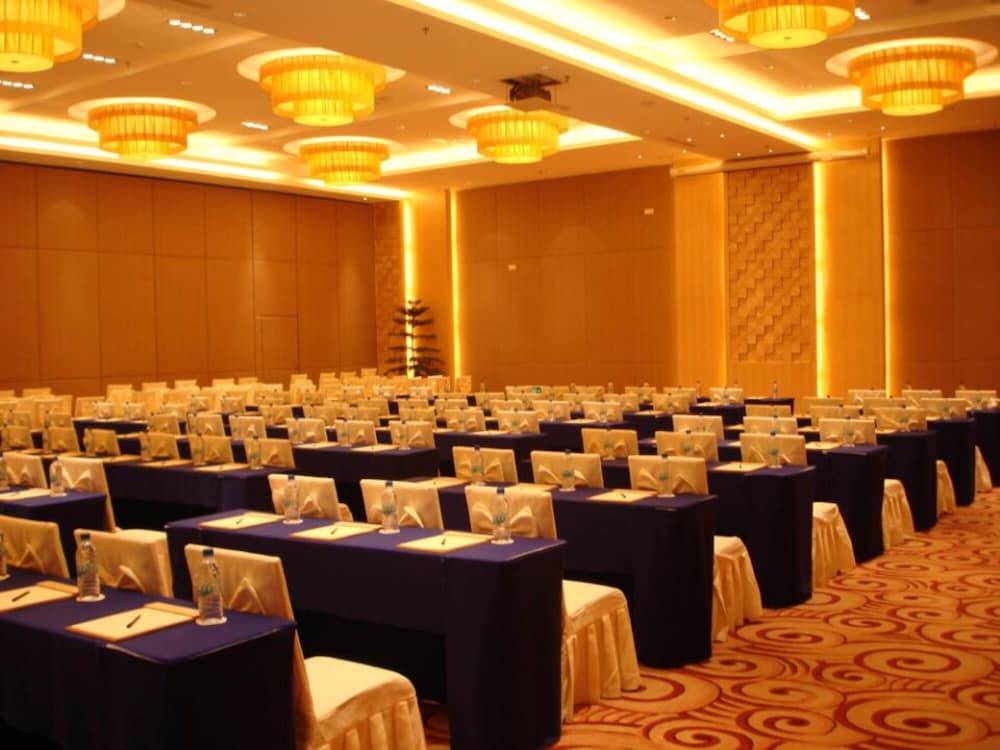 Haiyue Jianguo Hotel 40/50
