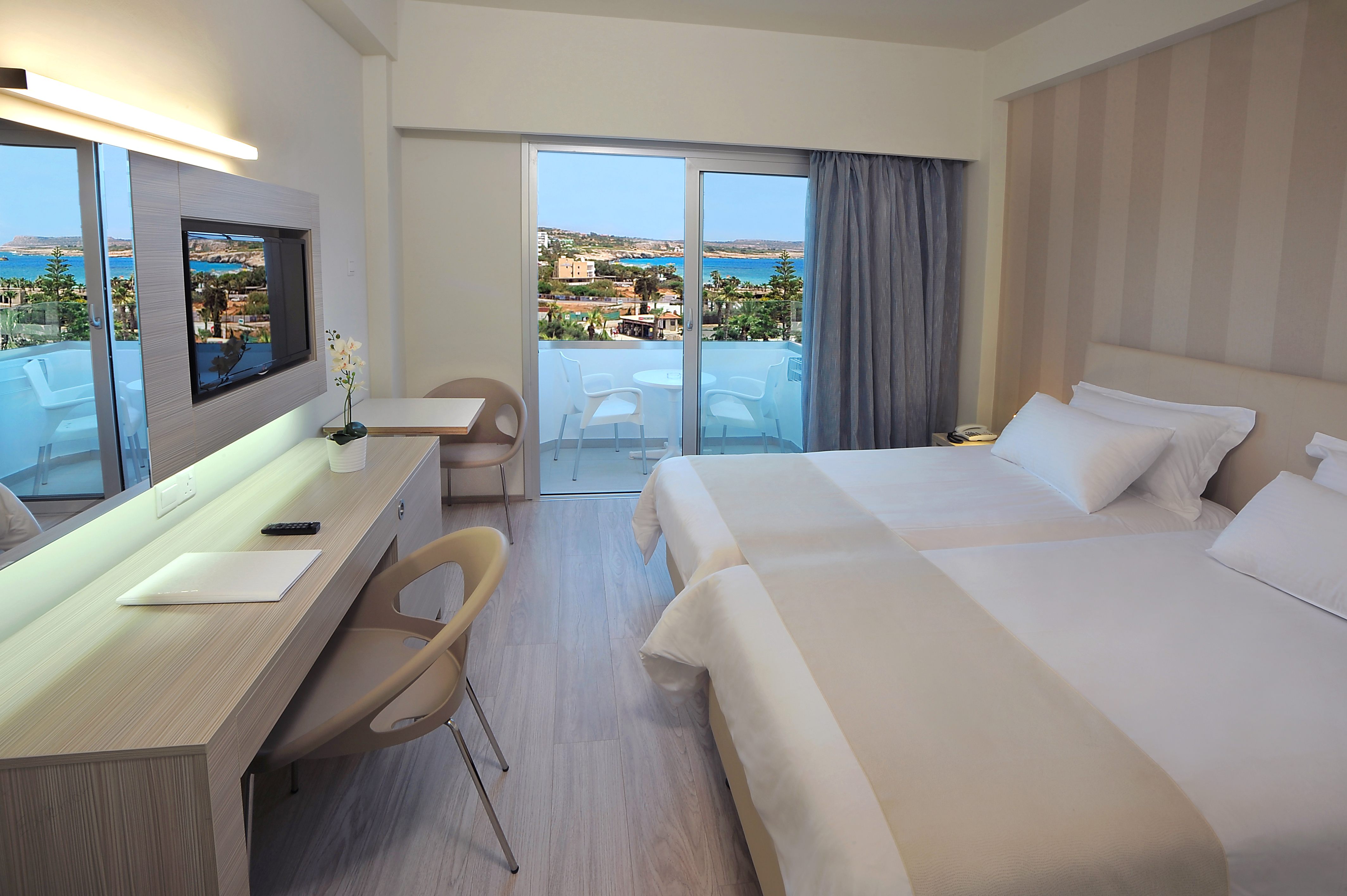 Superior, Double or Twin Bed, Lateral Side Sea View