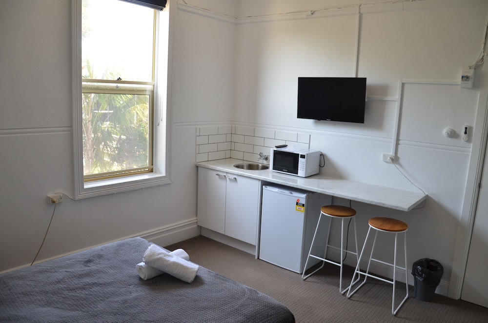 Manly Guest House 20/20