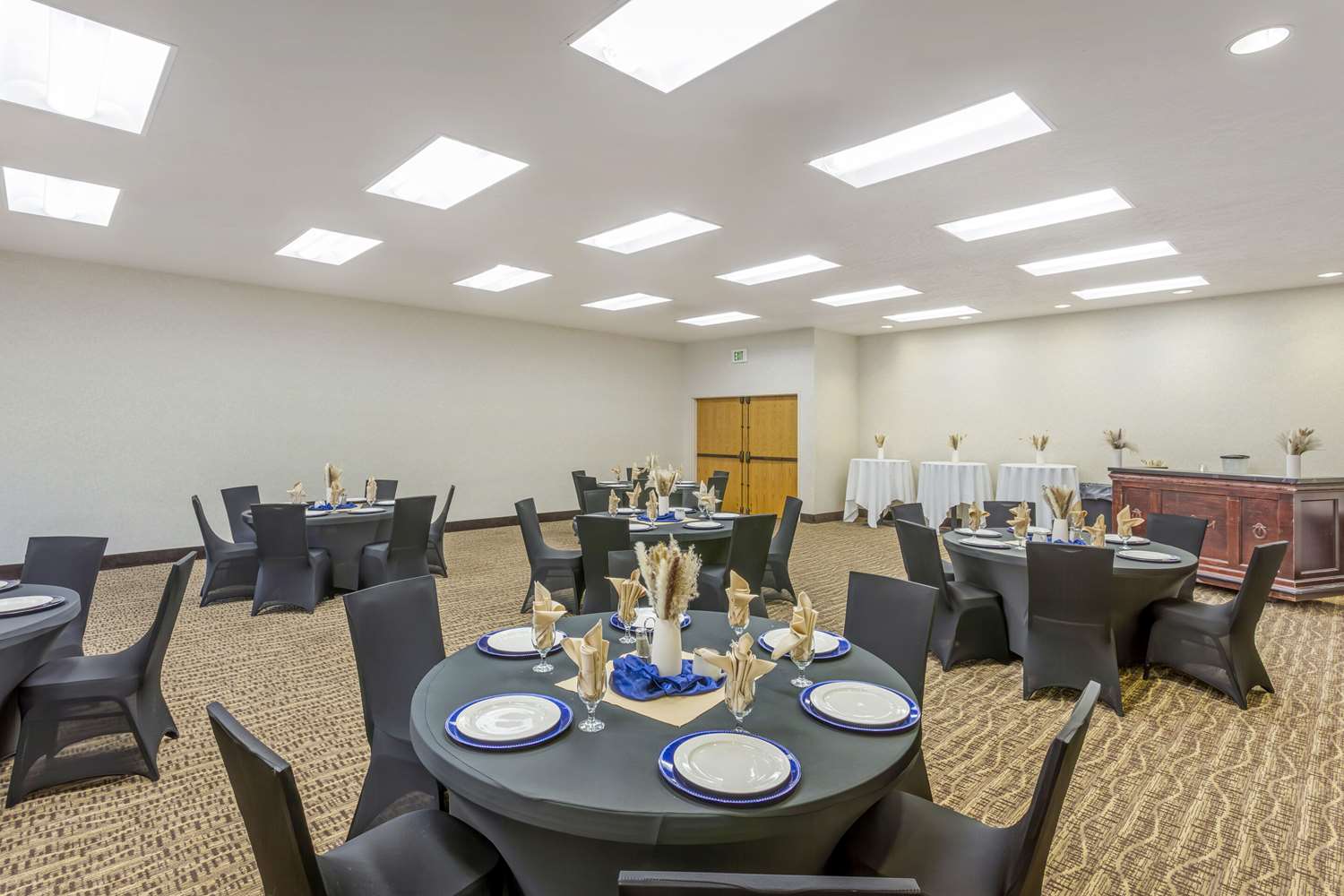 restaurant cafeteria