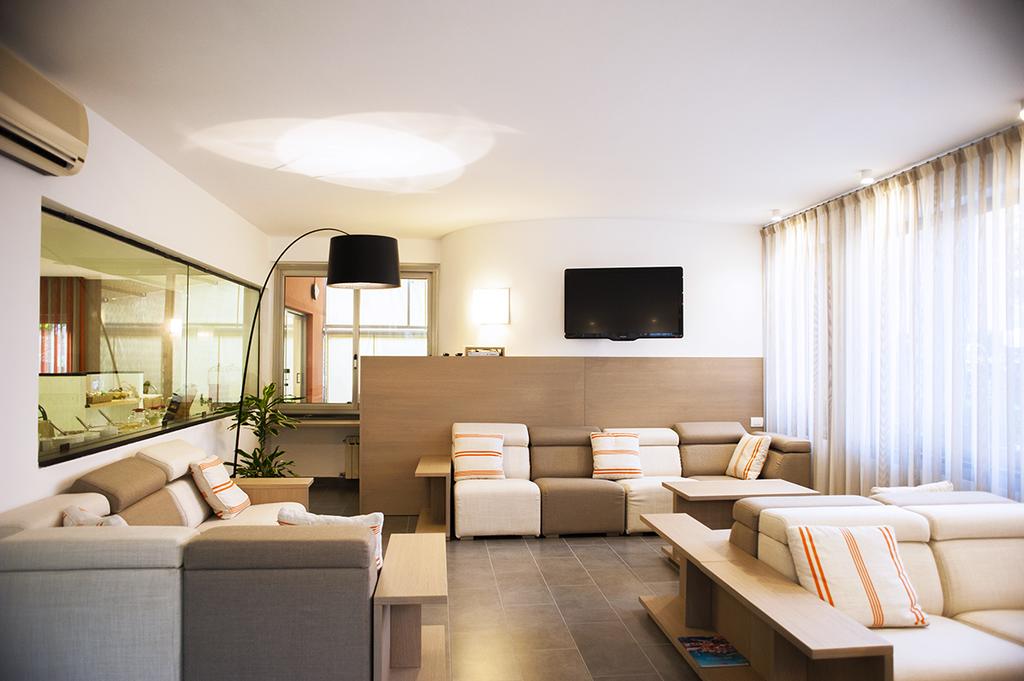 Hotel Palme 12/25