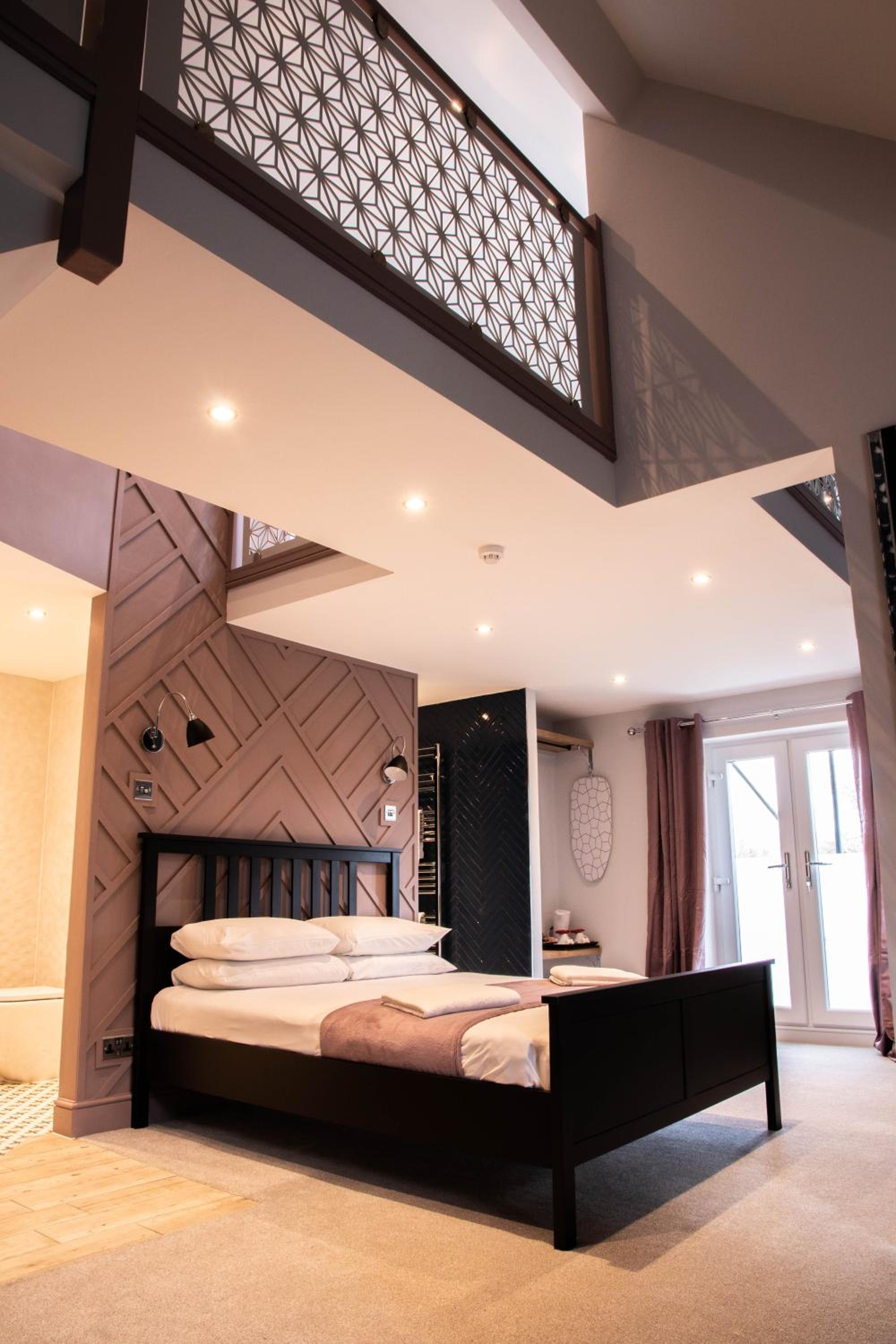 The Jacobean Hotel 2/58