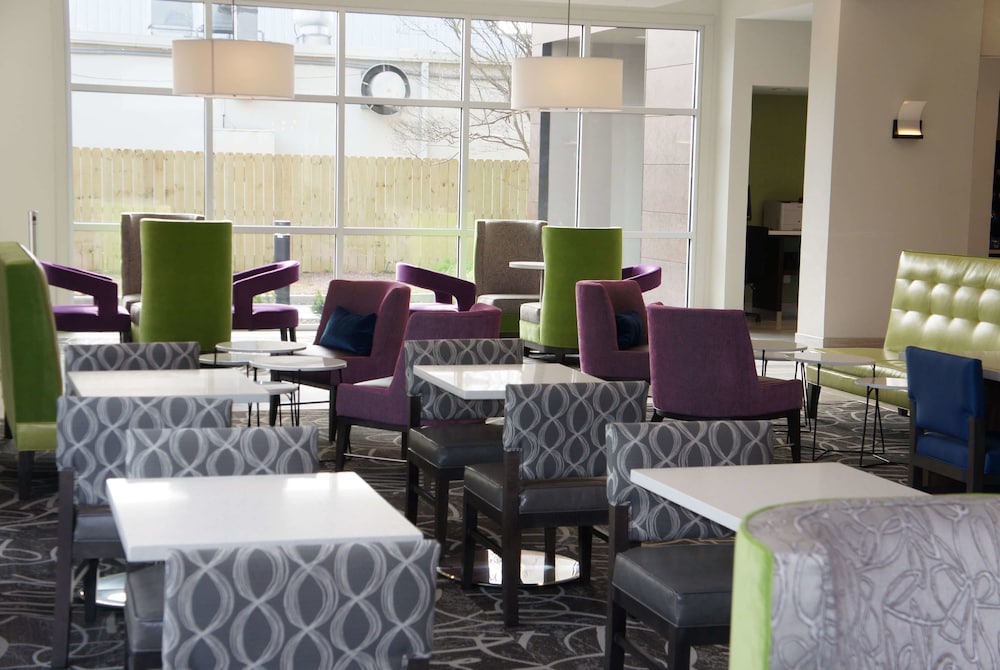 La Quinta Inn Suites By Wyndham Mobile 58/70