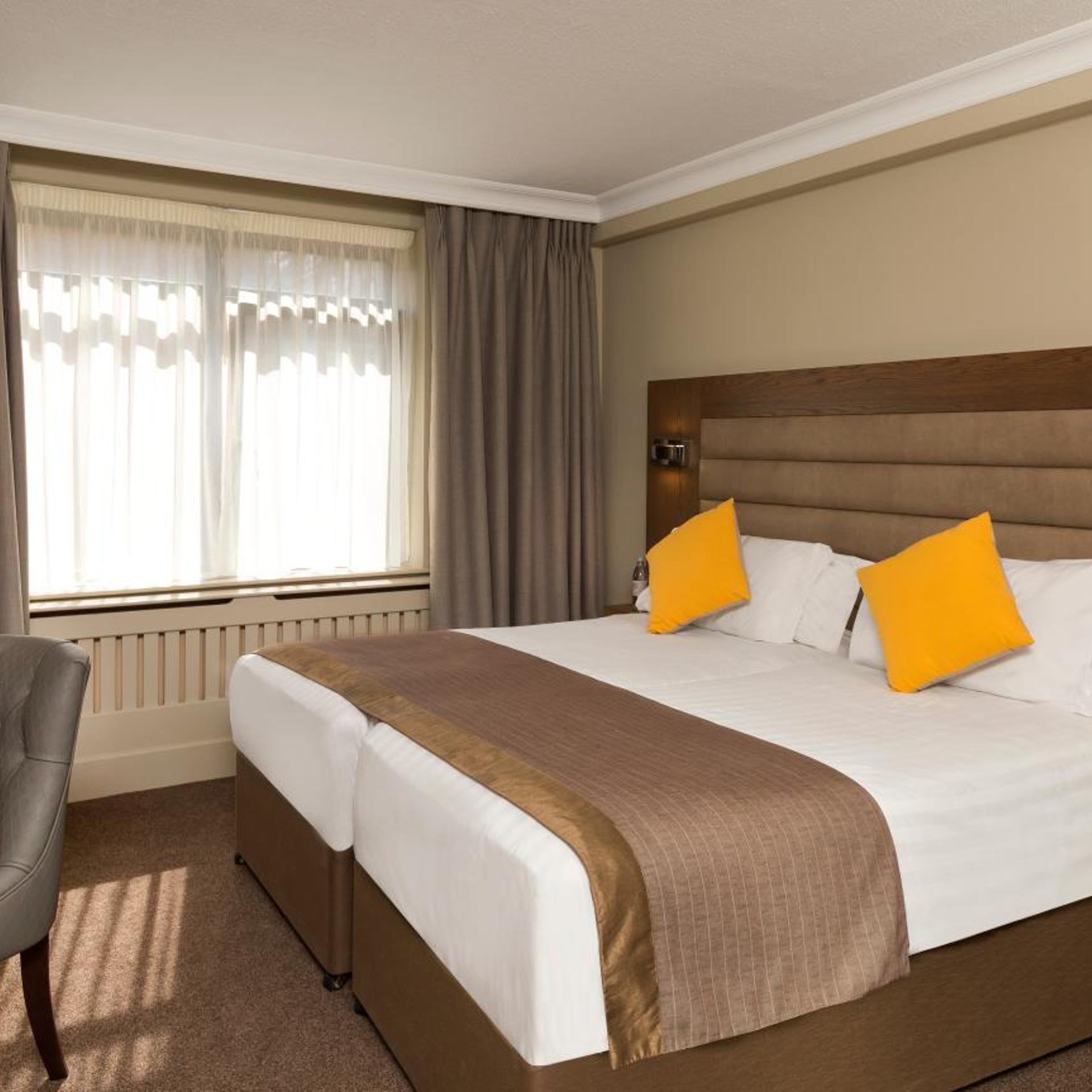 City, Twin Beds