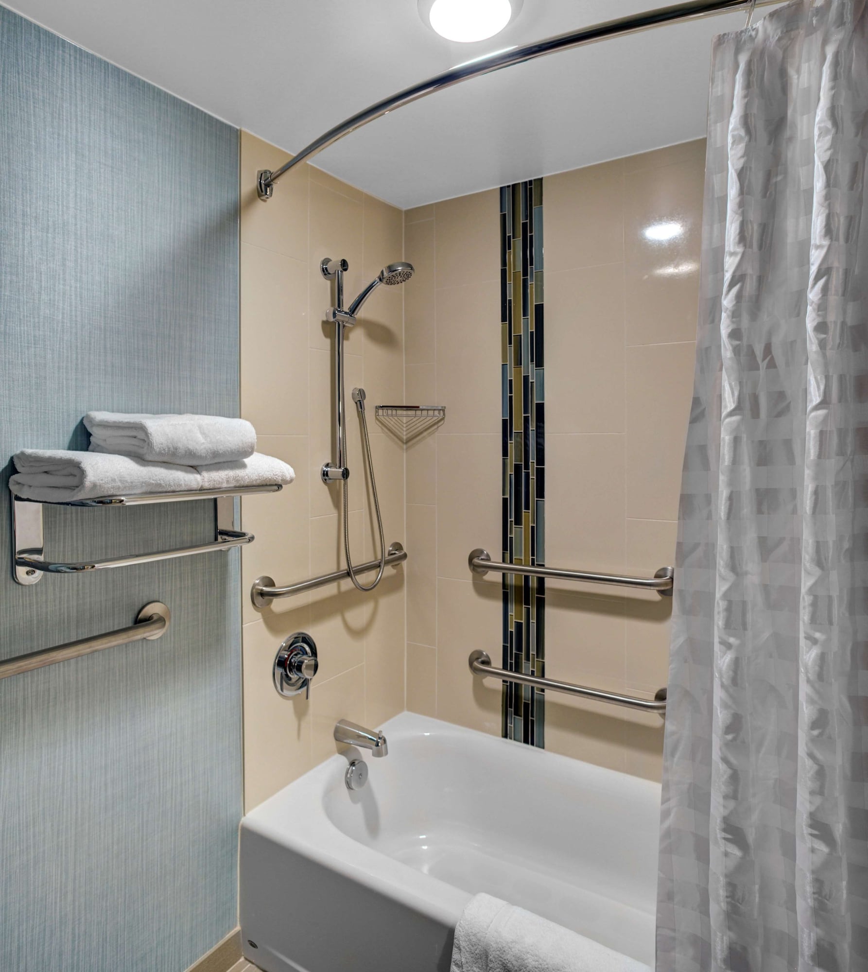 جناح بسرير كينج مع أريكة لذوي الإعاقة، Hyatt Place Nashville Opryland 4/4