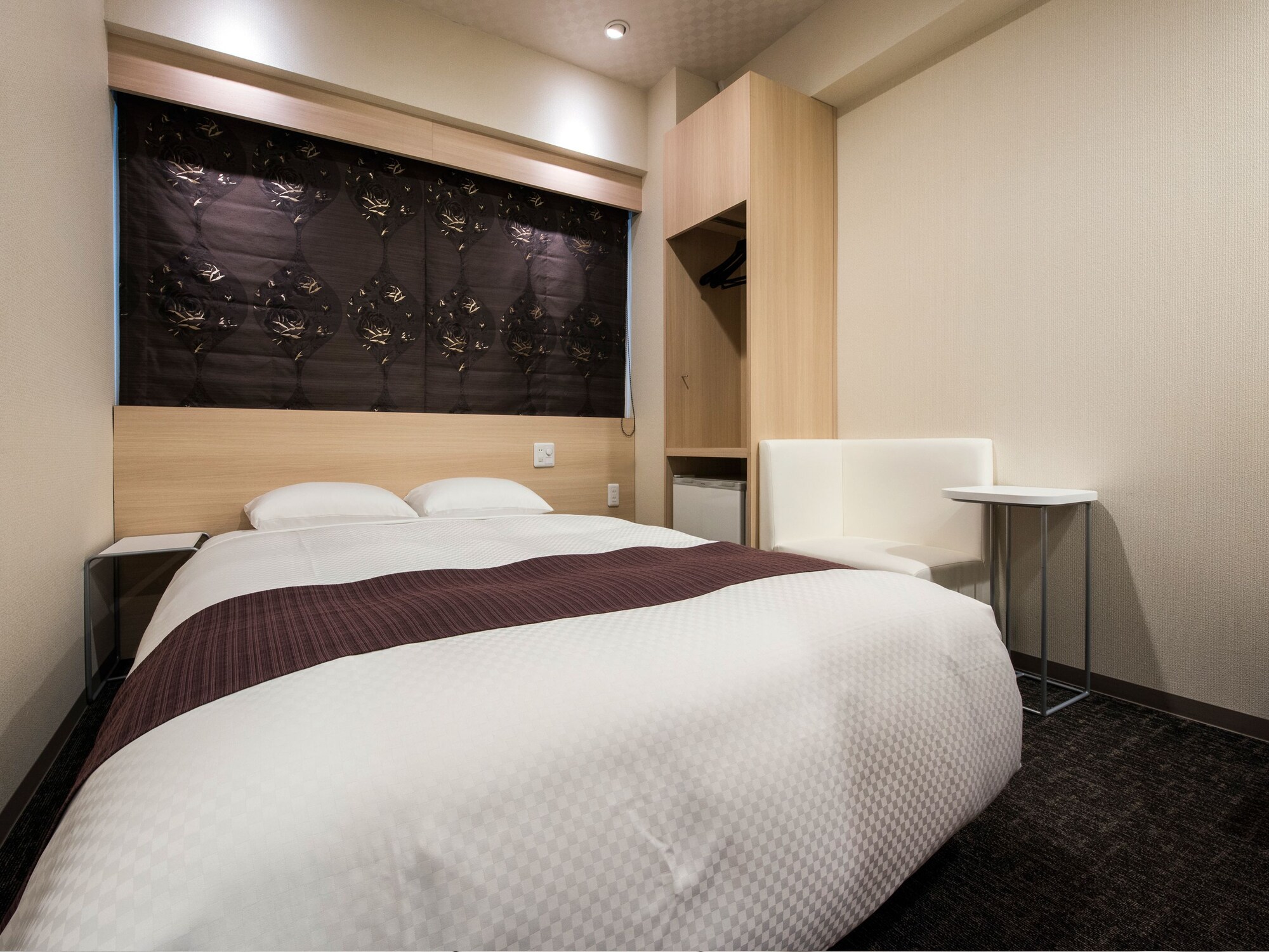 ROOM, DOUBLE BED, SMOKING