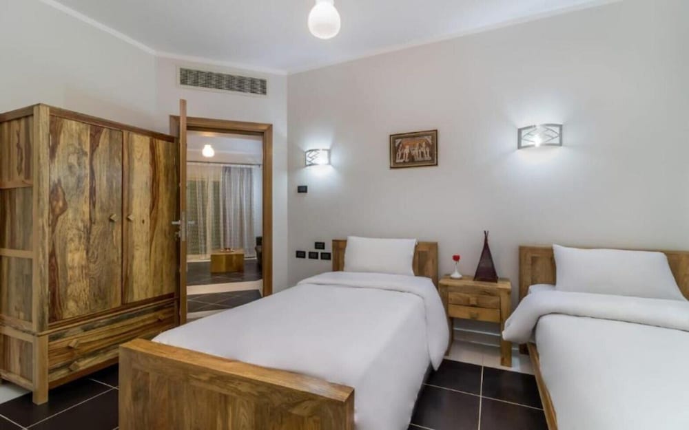 Royal Beach Serviced Apartments 33/75