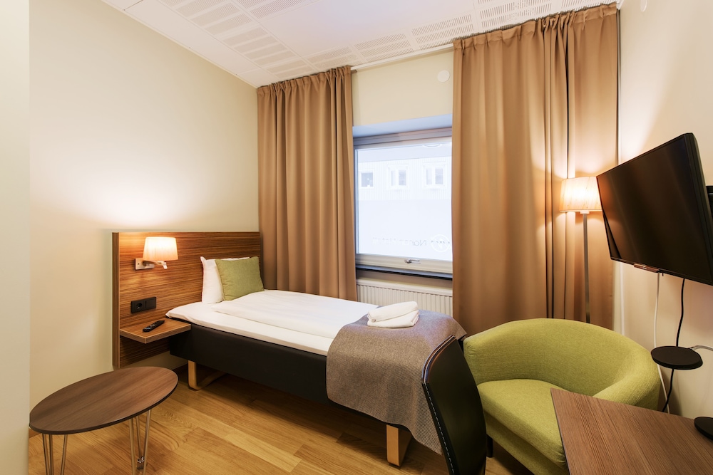 Naran Hotell 8/30