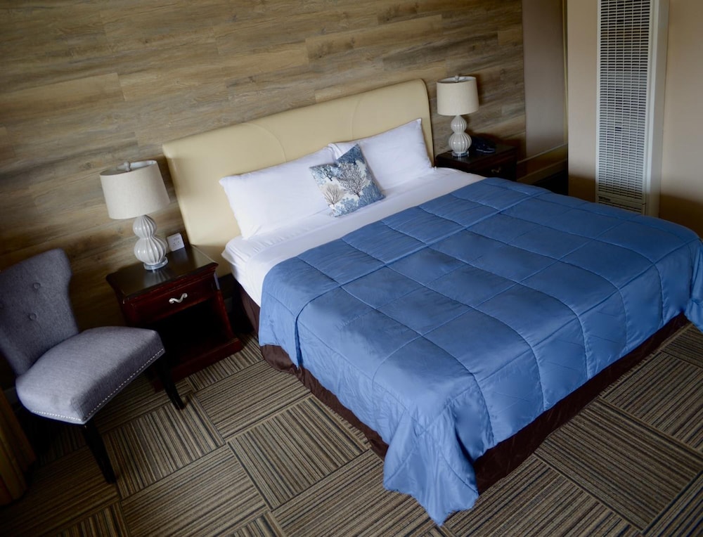 Inn By the Bay Monterey 21/56