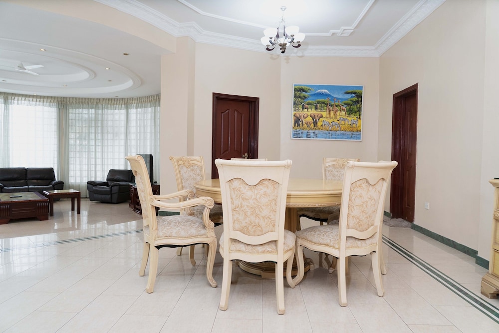 Luxury 2-Bdrm Apartment In Oysterbay 34/50
