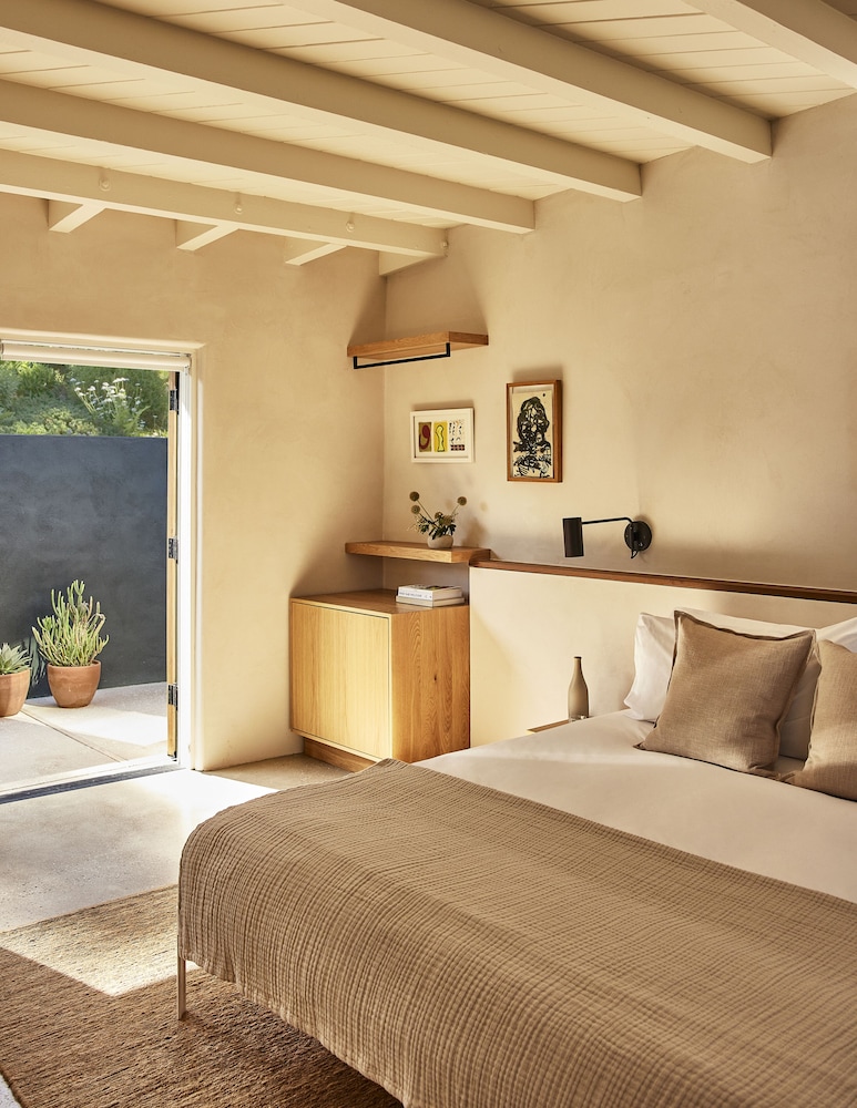 Hotel June Malibu 18/52