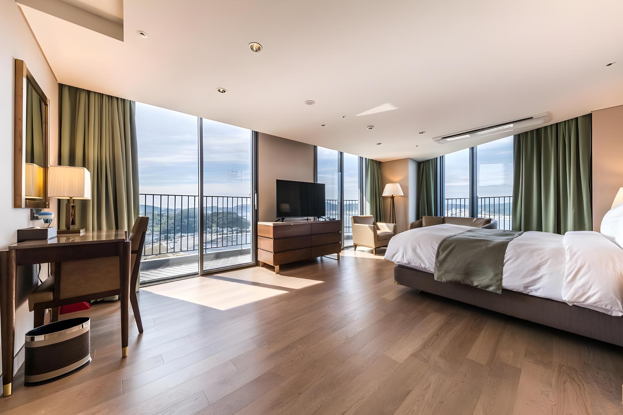 DELUXE, DOUBLE BED