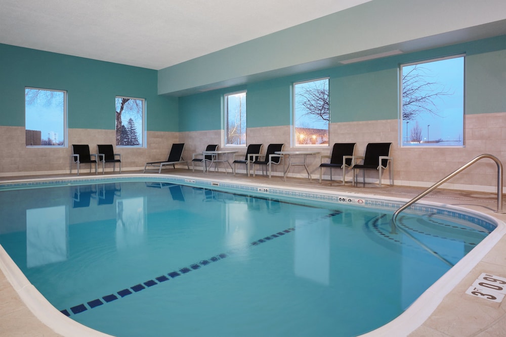 Holiday Inn Express Hotel Suites Pekin Peoria Area 36/62
