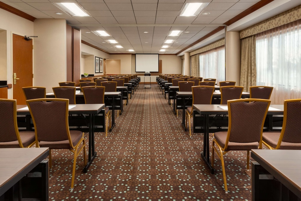 Hampton Inn Denver West Federal Center 48/51