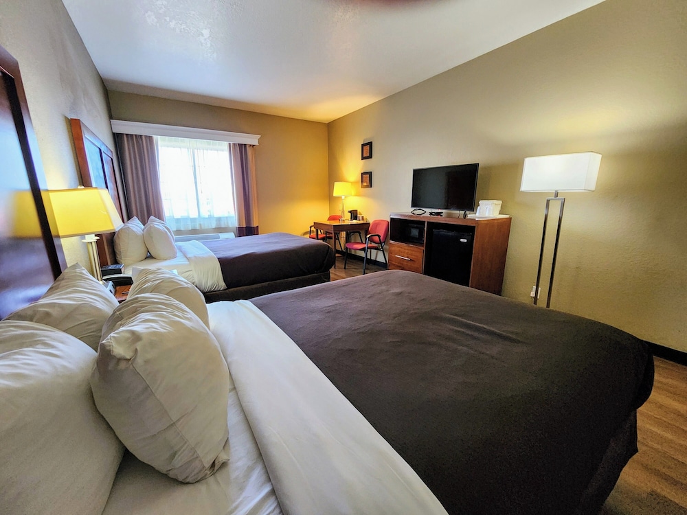 Room, 2 Queen Beds, Pet Friendly
