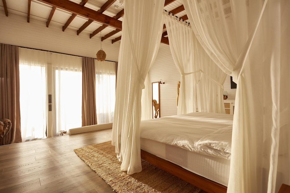 Red Plus, Penthouse, King Bed