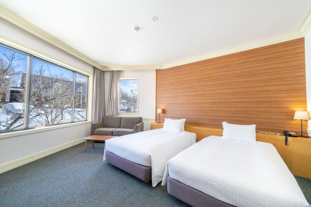 GRAND, TWIN BEDS
