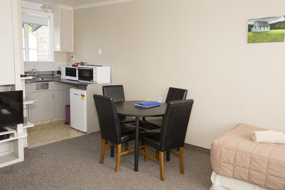 GREYMOUTH MOTEL 43/54