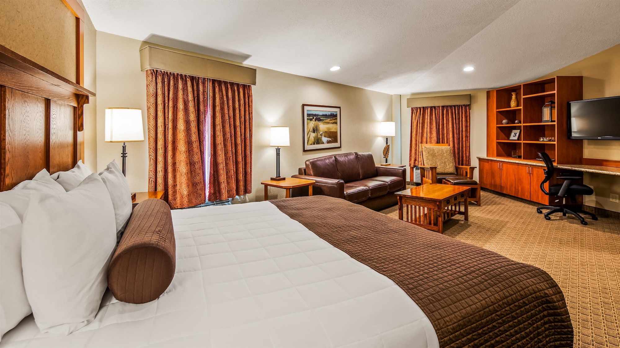 غرفة قياسية كبيرة بسرير كينج بشرفة، Best Western Plus High Country Inn 6/10