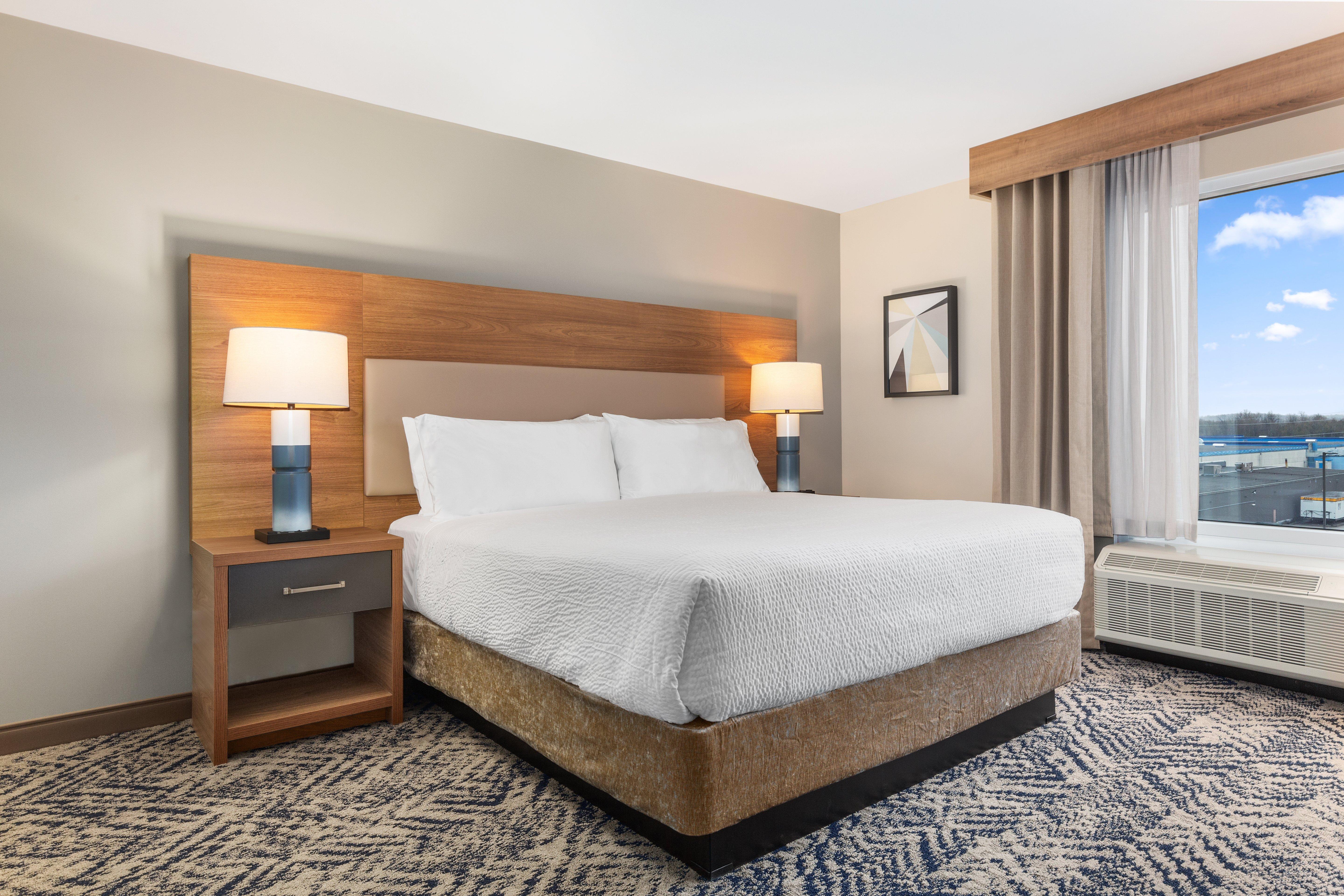 جناح بسرير كينج بغرفة نوم واحدة يُسمح فيها بالحيوانات الأليفة، Candlewood Suites Collingwood 2/4