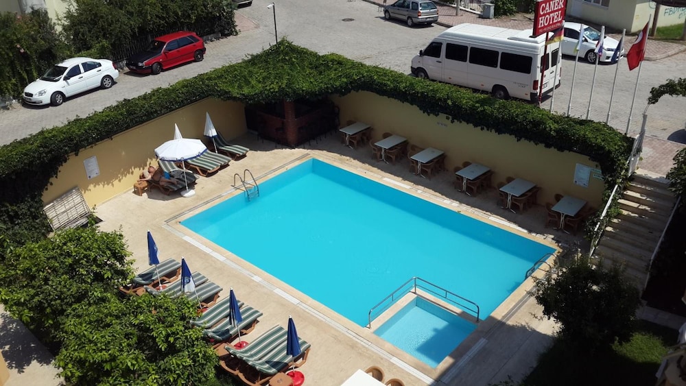 Caner Hotel 33/38
