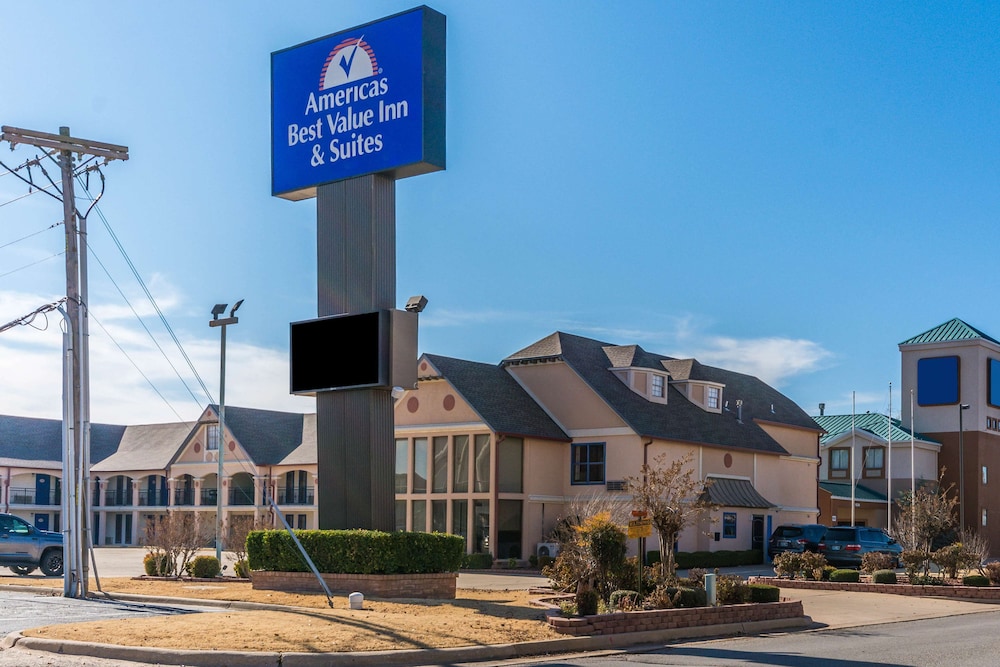Econo Lodge Inn and Suites Oklahoma City 28/31