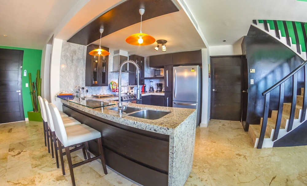 The Elements Oceanfront & Beachside Condo Hotel 6/50