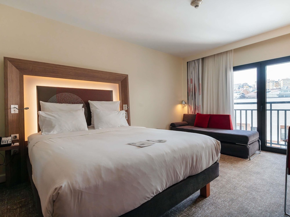 غرفة تنفيذية بسرير كوين، Novotel Istanbul Bosphorus Hotel 6/10