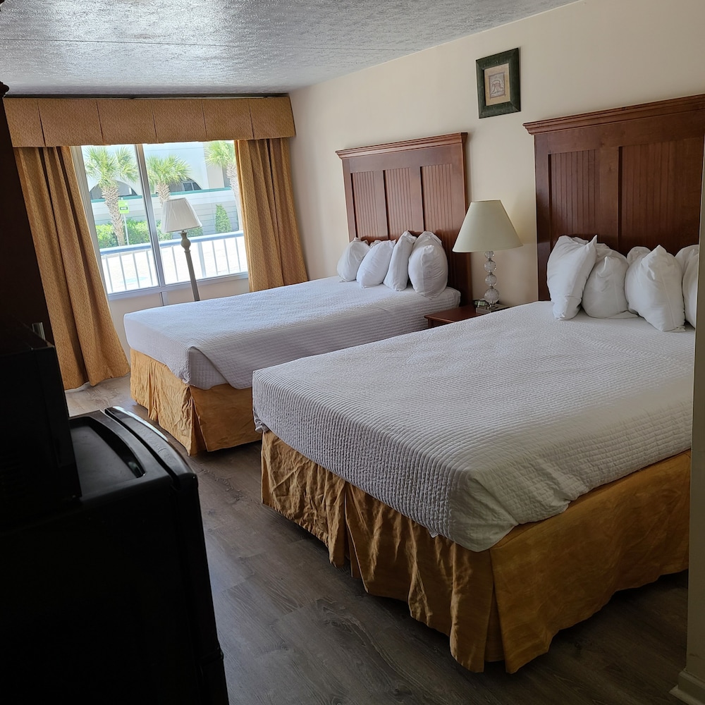 STANDARD, 2 QUEEN BEDS