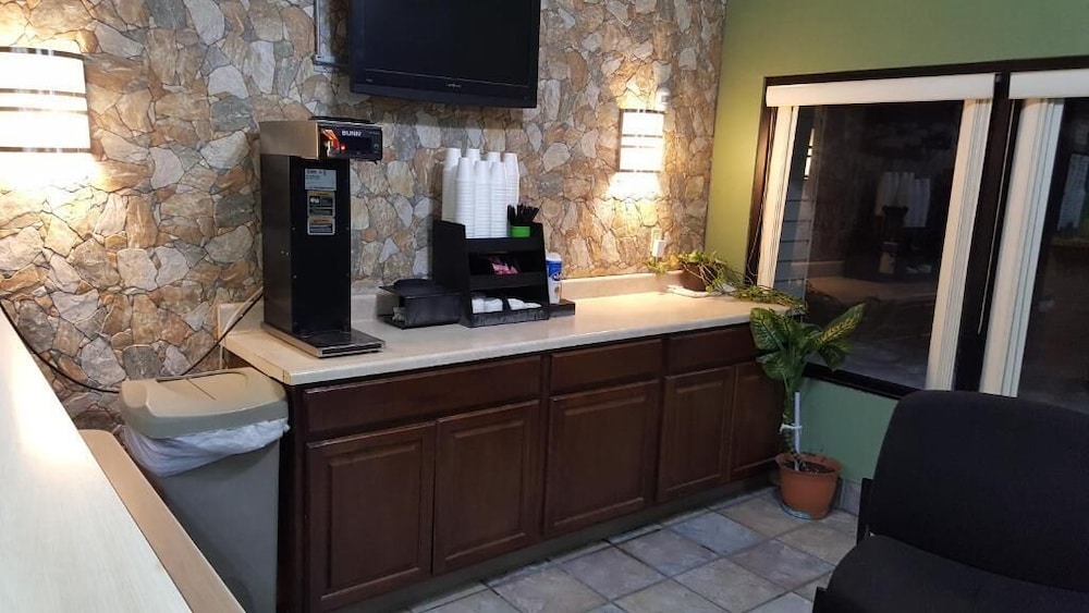 Mentor Home Inn & Suites 9/43