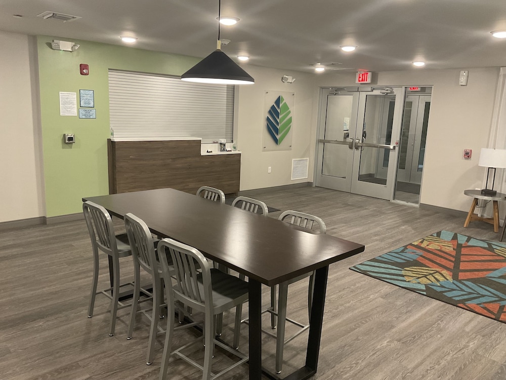 WoodSpring Suites Dearborn - Detroit 18/34